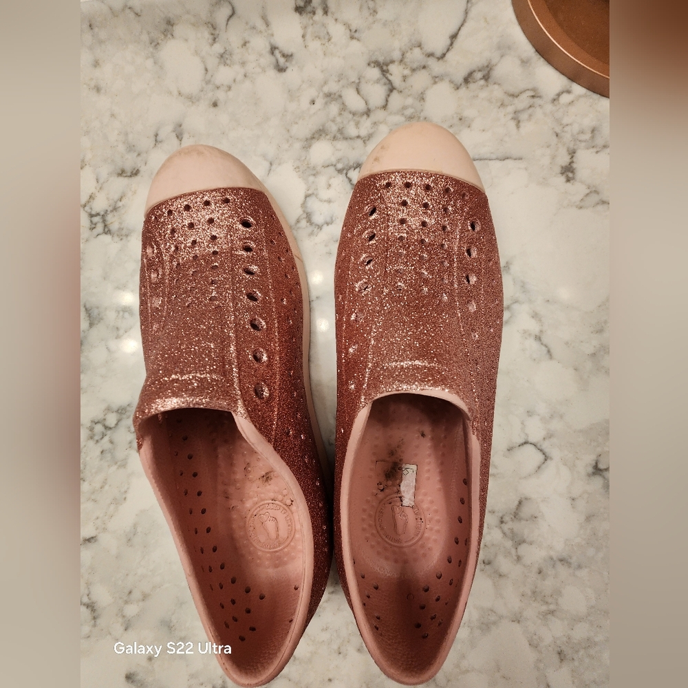 Native Shoes - Picture 2 of 4